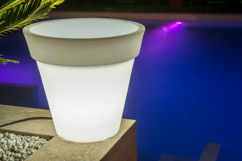 Maceta-cónica-luminosa-Pegasus